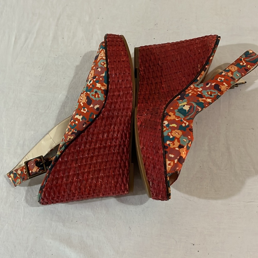 Marc Jacob’s Floral Wedge with red weave wedge Sz 39. /9 US